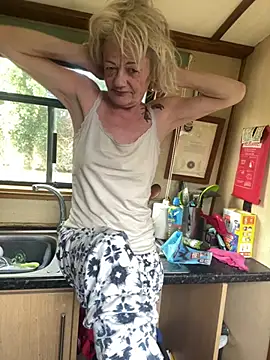 Snapshot of ladyboatlady chatting on 5, 4, 2026 ladyboatlady online show from 5, 4, 2026