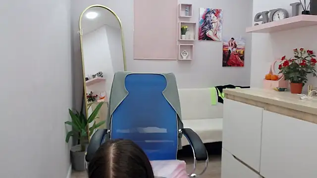 muriel elvin online show from 18, 12, 2025