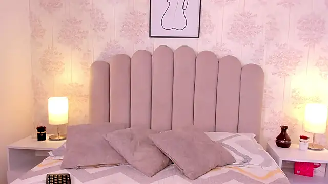 ShaynaHosk online show from 12, 3, 2026