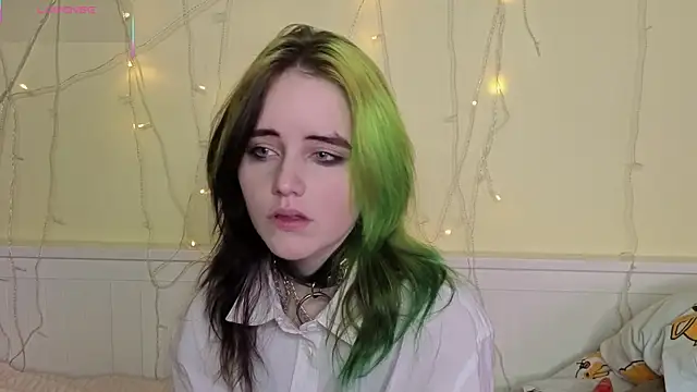 Snapshot of PortiaHedge chatting on 8, 10, 2025 PortiaHedge online show from 8, 10, 2025