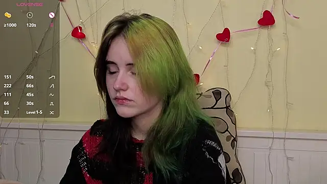 Snapshot of PortiaHedge chatting on 17, 10, 2025 PortiaHedge online show from 17, 10, 2025