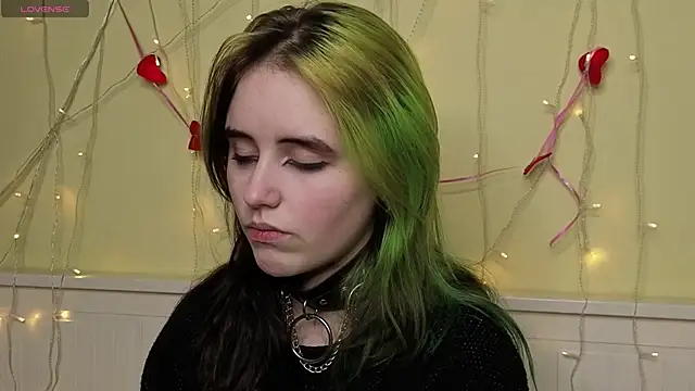 Snapshot of PortiaHedge chatting on 18, 10, 2025 PortiaHedge online show from 18, 10, 2025