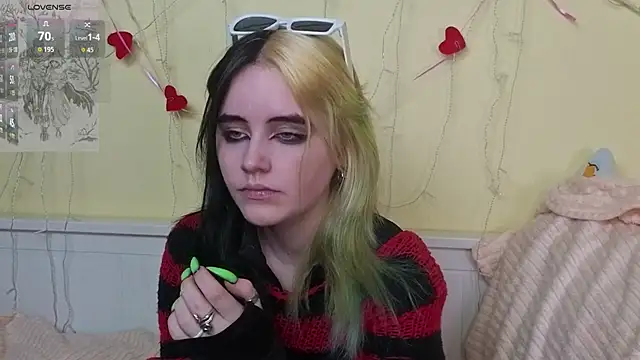 Snapshot of PortiaHedge chatting on 24, 10, 2025 PortiaHedge online show from 24, 10, 2025