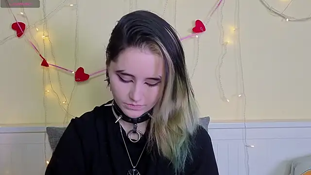 Snapshot of PortiaHedge chatting on 8, 11, 2025 PortiaHedge online show from 8, 11, 2025