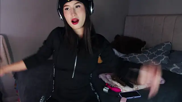 Ailenross  online show from 7, 1, 2026