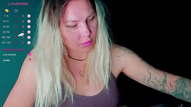 Snapshot of frankiefoxie_ chatting on 16, 10, 2025 frankiefoxie  online show from 16, 10, 2025