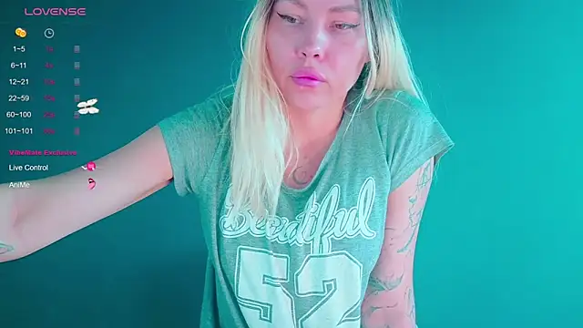 Snapshot of frankiefoxie_ chatting on 24, 10, 2025 frankiefoxie  online show from 24, 10, 2025