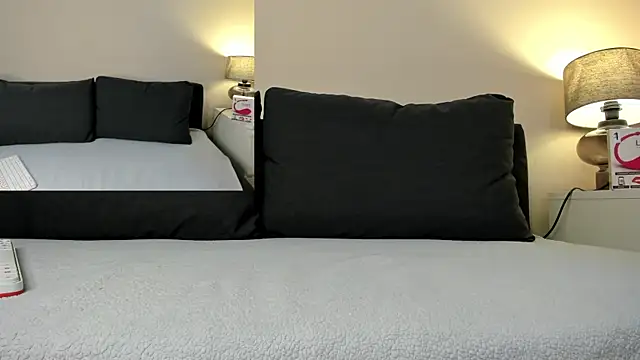 Frank Yong online show from 30, 10, 2025