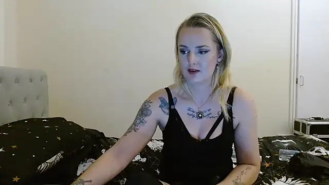 EmiWinters23 online show from 28, 10, 2025