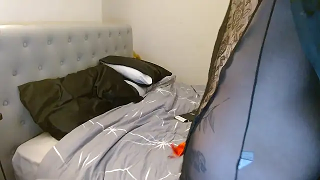 EmiWinters23 online show from 8, 11, 2025