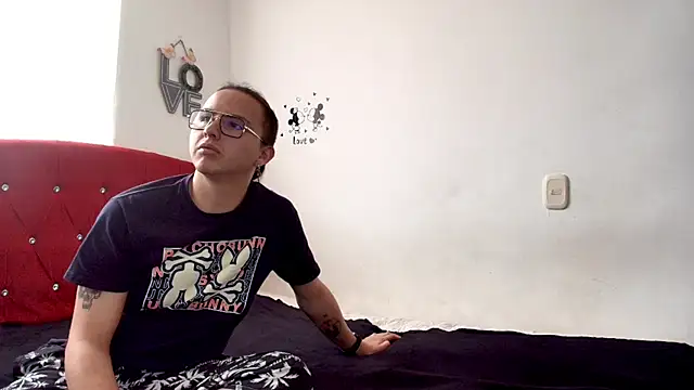 Snapshot of Husbands_Horny chatting on 10, 3, 2026 Husbands Horny online show from 10, 3, 2026