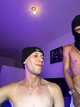 Snapshot of santiago_cutex chatting on 11, 4, 2026 santiago cutex online show from 11, 4, 2026