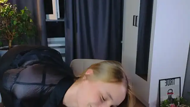 lisa schiele online show from 5, 10, 2025