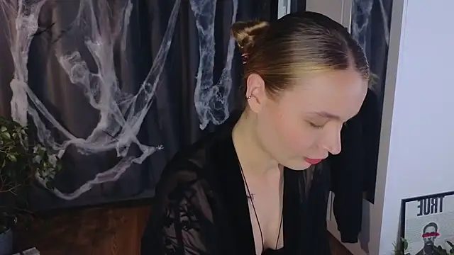 lisa schiele online show from 30, 10, 2025