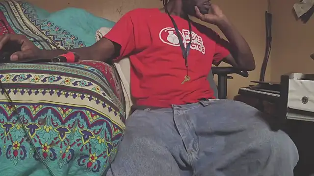 Snapshot of EYEzIAM chatting on 19, 11, 2025 EYEzIAM online show from 19, 11, 2025