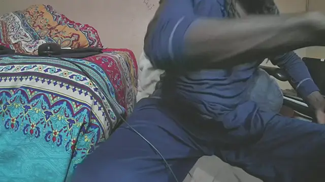 Snapshot of EYEzIAM chatting on 21, 11, 2025 EYEzIAM online show from 21, 11, 2025