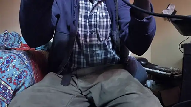 Snapshot of EYEzIAM chatting on 18, 12, 2025 EYEzIAM online show from 18, 12, 2025