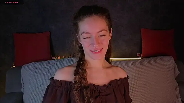 Agnes Wells online show from 11, 5, 2026
