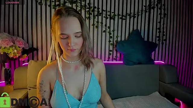 Casey Sweeet online show from 17, 12, 2025