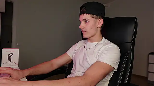 Snapshot of Mark_Karson chatting on 26, 10, 2025 Mark Karson online show from 26, 10, 2025