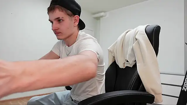 Snapshot of Mark_Karson chatting on 31, 10, 2025 Mark Karson online show from 31, 10, 2025