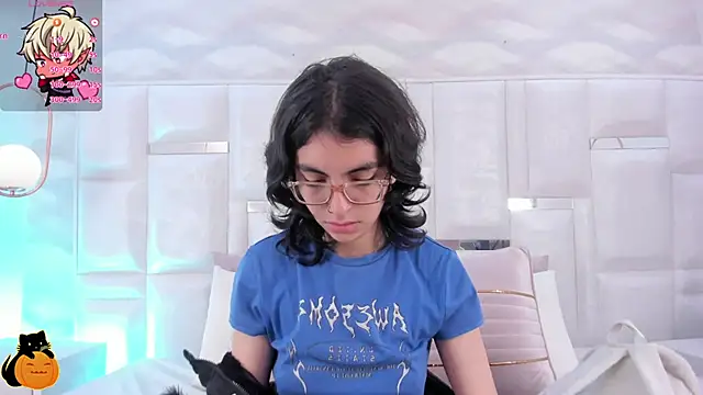 Im Molly Angel online show from 26, 10, 2025