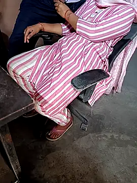 Snapshot of SIMRANSONU26 chatting on 15, 4, 2026 SIMRANSONU26 online show from 15, 4, 2026