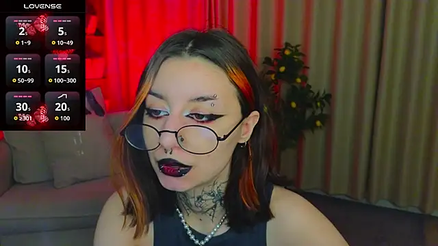 Snapshot of Mistress__Marcelline chatting on 27, 4, 2026 Mistress Marcelline online show from 27, 4, 2026