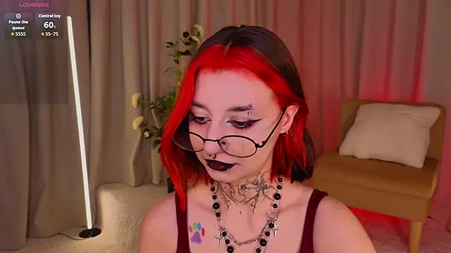 Snapshot of Mistress__Marcelline chatting on 8, 5, 2026 Mistress Marcelline online show from 8, 5, 2026