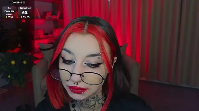 Snapshot of Mistress__Marcelline chatting on 20, 5, 2026 Mistress Marcelline online show from 20, 5, 2026