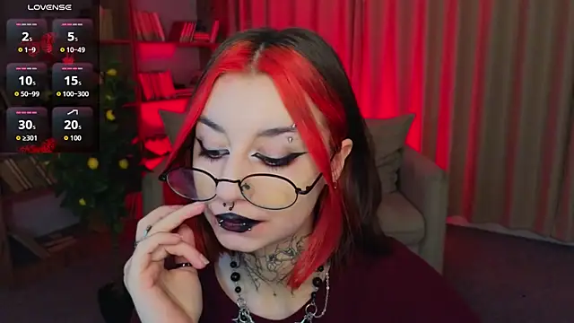 Snapshot of Mistress__Marcelline chatting on 21, 5, 2026 Mistress Marcelline online show from 21, 5, 2026