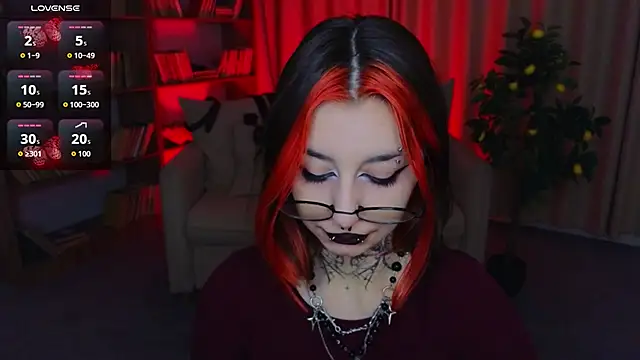 Snapshot of Mistress__Marcelline chatting on 26, 5, 2026 Mistress Marcelline online show from 26, 5, 2026