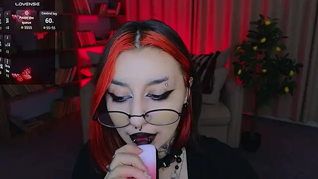 Snapshot of Mistress__Marcelline chatting on 28, 5, 2026 Mistress Marcelline online show from 28, 5, 2026
