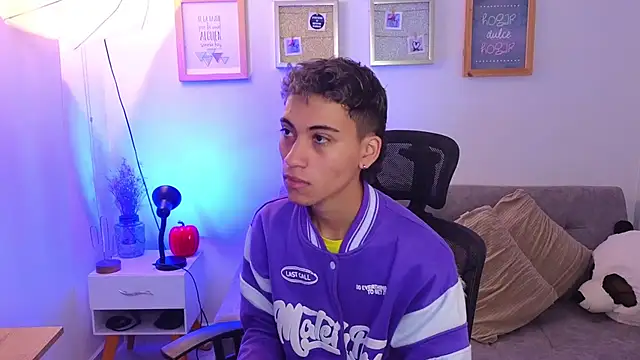 yulian vasquez online show from 7, 11, 2025