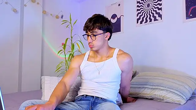 Snapshot of LatinReall chatting on 14, 9, 2025 LatinReall online show from 14, 9, 2025