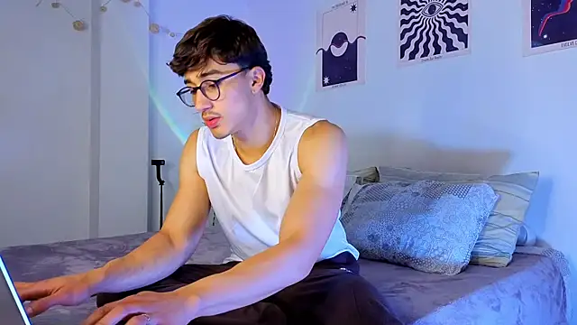 Snapshot of LatinReall chatting on 18, 9, 2025 LatinReall online show from 18, 9, 2025