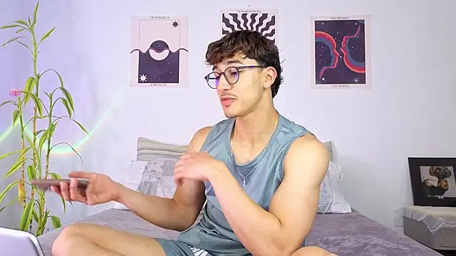 Snapshot of LatinReall chatting on 21, 9, 2025 LatinReall online show from 21, 9, 2025