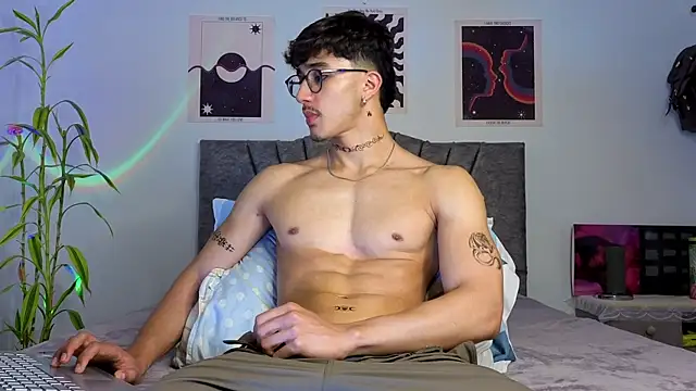 Snapshot of LatinReall chatting on 4, 11, 2025 LatinReall online show from 4, 11, 2025