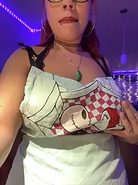 Snapshot of moan4mona chatting on 10, 9, 2025 moan4mona online show from 10, 9, 2025