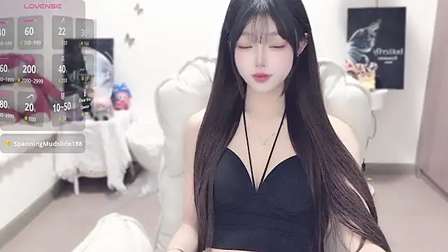 Snapshot of -EEBABY chatting on 9, 11, 2025 -EEBABY online show from 9, 11, 2025