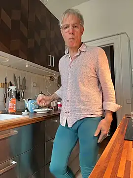 Snapshot of SexyLeon8 chatting on 6, 1, 2026 SexyLeon8 online show from 6, 1, 2026