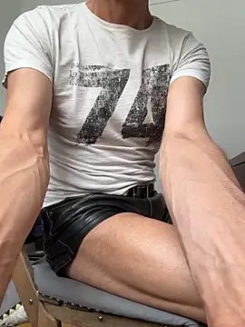 Snapshot of SexyLeon8 chatting on 9, 6, 2026 SexyLeon8 online show from 9, 6, 2026