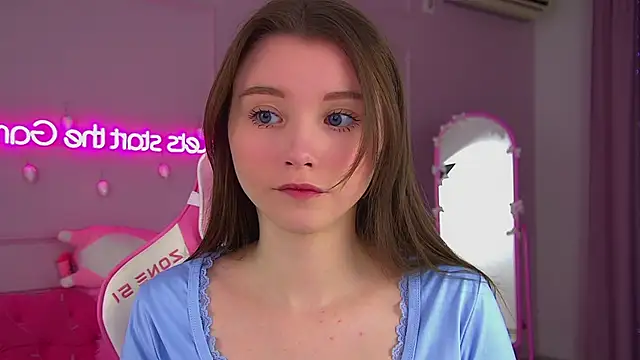 KeiraAsti online show from 2, 12, 2025