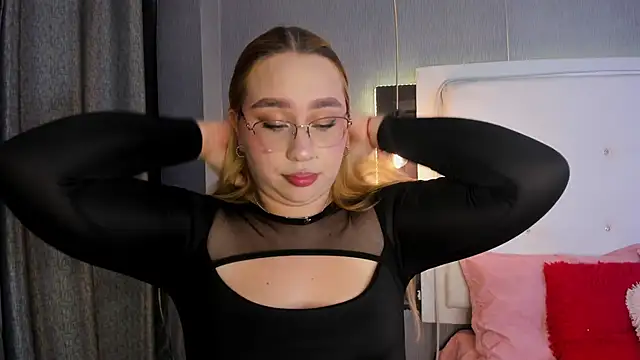 Snapshot of ximenanoah chatting on 10, 9, 2025 ximenanoah online show from 10, 9, 2025