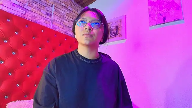 Victoria Thompson1 online show from 14, 9, 2025