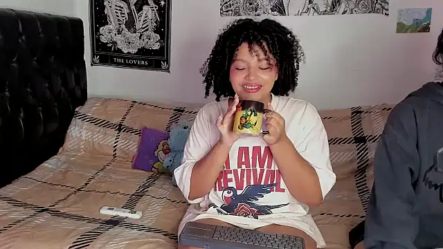 Snapshot of chloe_kisses chatting on 12, 9, 2025 chloe kisses online show from 12, 9, 2025