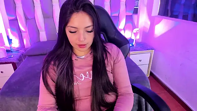 Snapshot of Adaara_Rey chatting on 25, 10, 2025 Adaara Rey online show from 25, 10, 2025