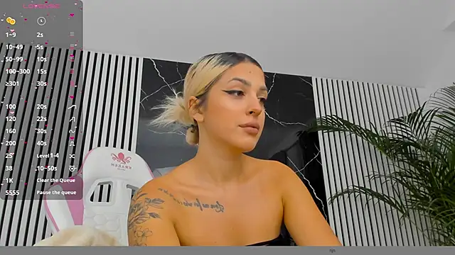 Snapshot of daisyblushh chatting on 3, 10, 2025 daisyblushh online show from 3, 10, 2025