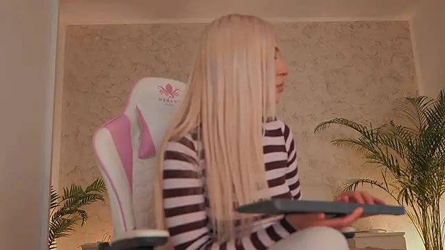 daisyblushh online show from 10, 3, 2026