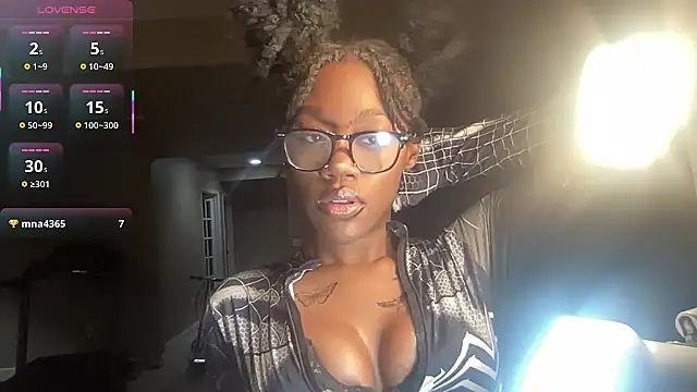 Snapshot of maskedgirl5005 chatting on 26, 9, 2025 maskedgirl5005 online show from 26, 9, 2025